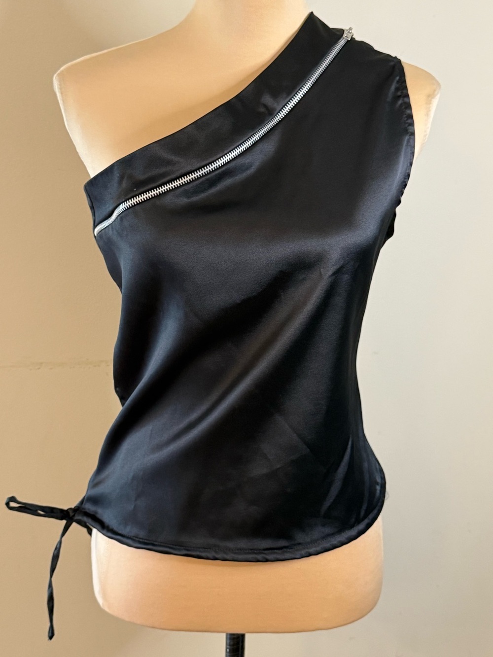 Atmosphere black satin one shoulder black moto zip crop top SZ 8